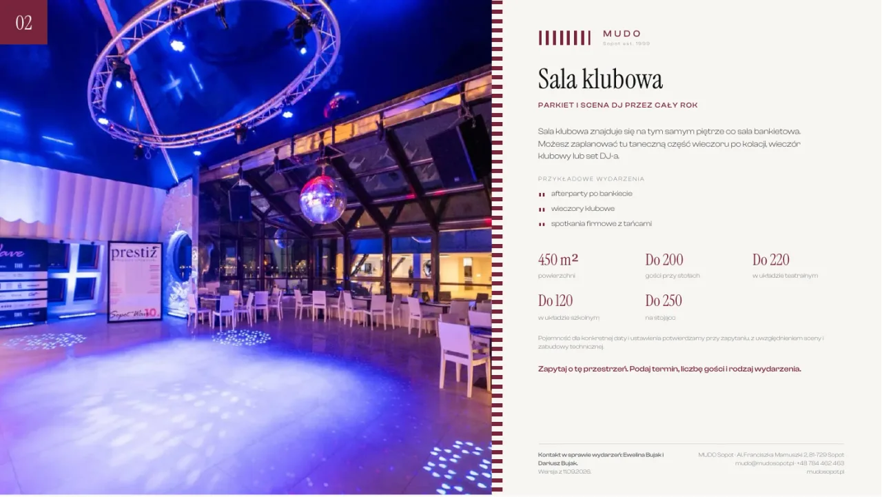 Plansza one-pager: sala klubowa z parkietem, kratownicą i kulą lustrzaną w niebieskim świetle