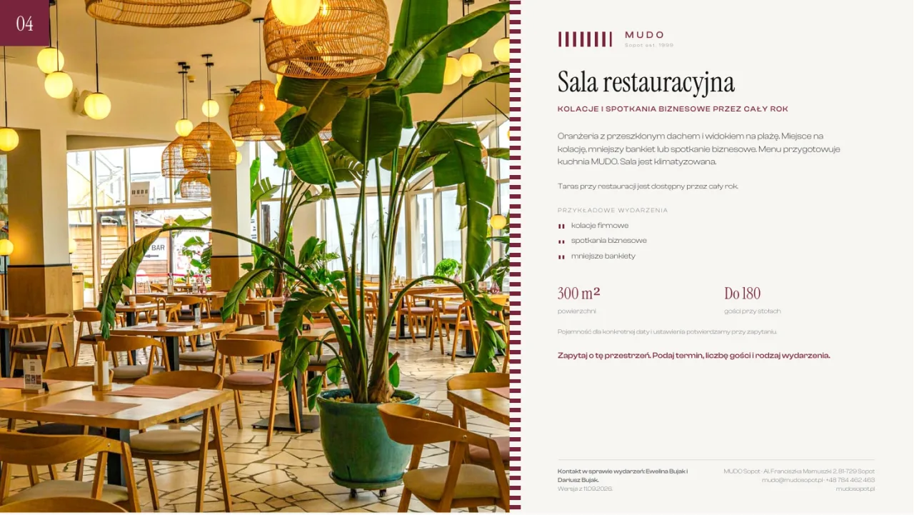 Plansza one-pager: sala restauracyjna z bananowcem, wiklinowymi lampami i drewnianymi stolikami