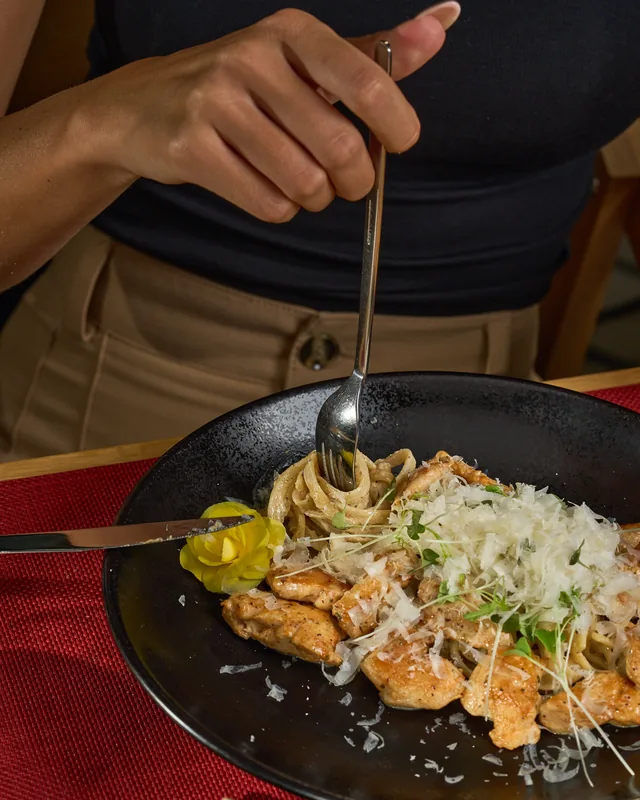 LINGUINE / KURCZAK / TRUFLA